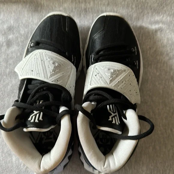 ❤️❤️ NIKE KYRIE 6 TEAM BLACK, SIZE 4.5🥰🥰🥰